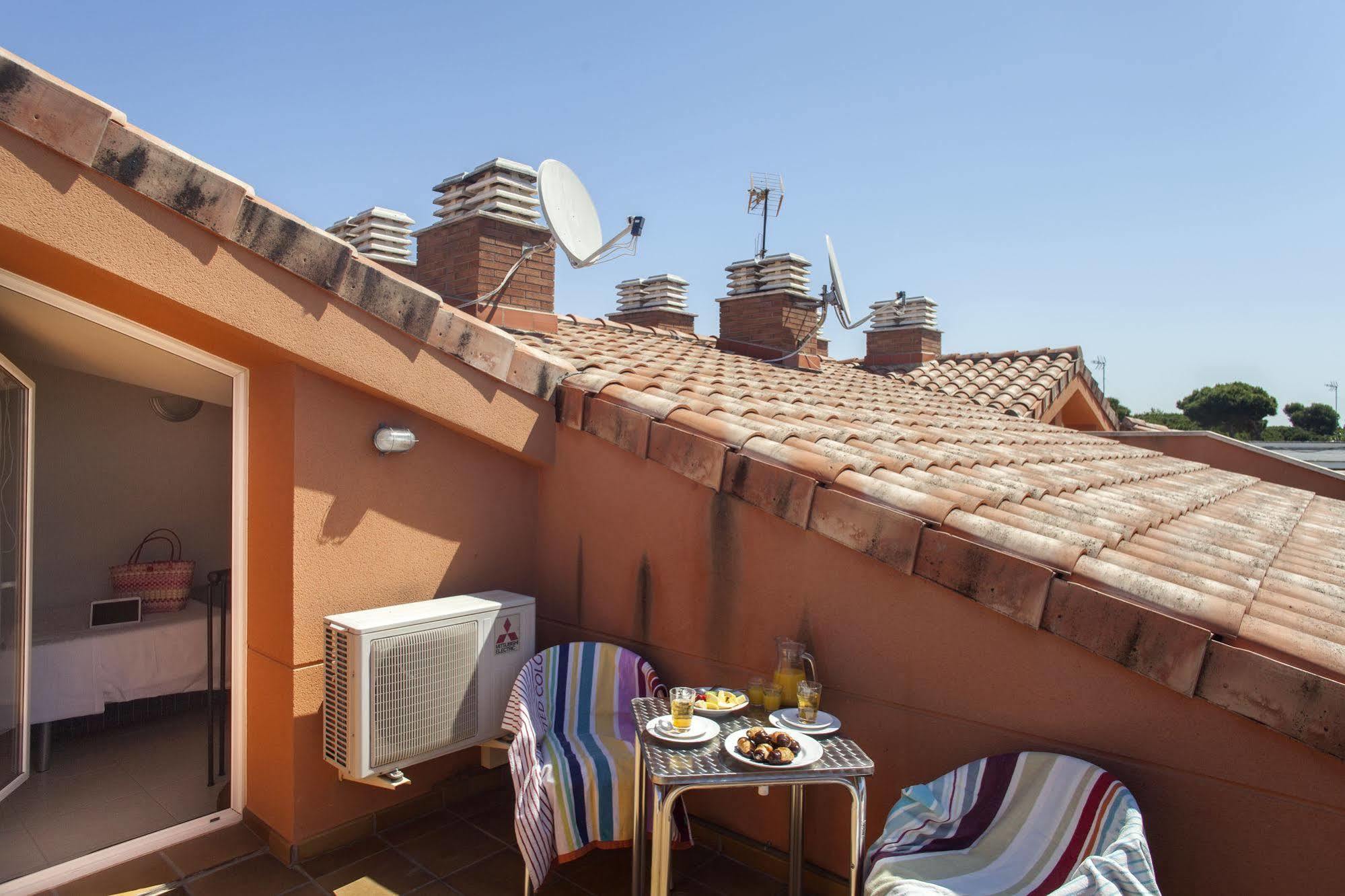 Velor Apartamentos Turisticos Castelldefels Luaran gambar